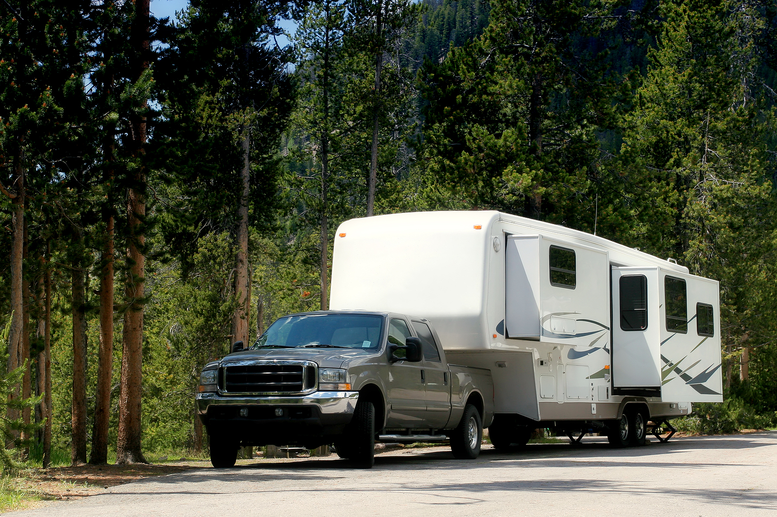 ifor williams trailers - Camper-Trailer-In-Yellowstone